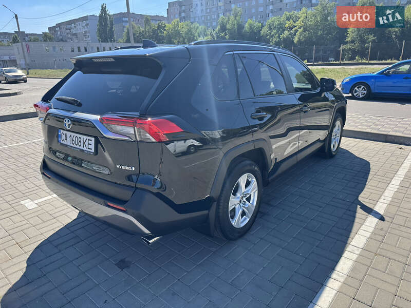 Позашляховик / Кросовер Toyota RAV4 2021 в Черкасах