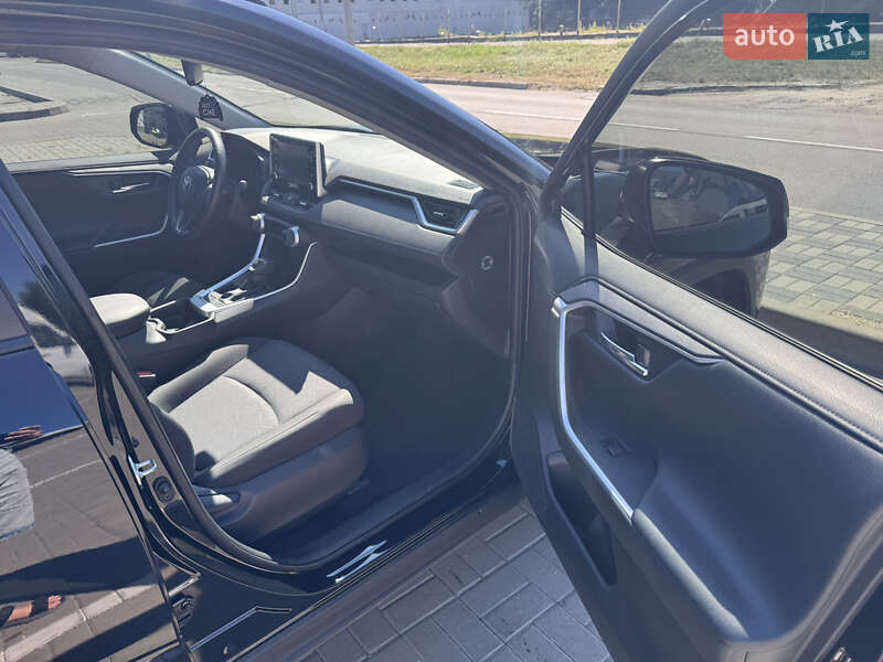 Позашляховик / Кросовер Toyota RAV4 2021 в Черкасах