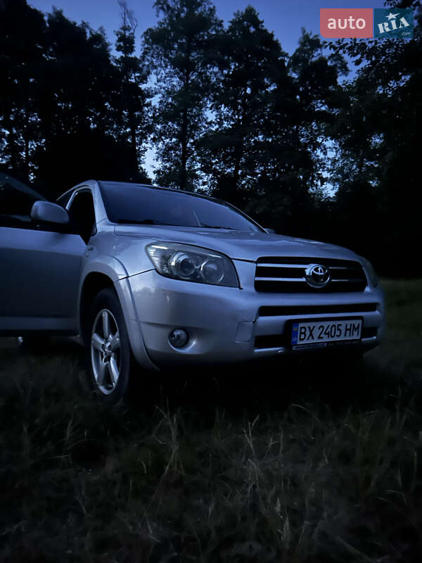 Внедорожник / Кроссовер Toyota RAV4 2008 в Славуте