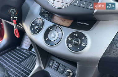 Внедорожник / Кроссовер Toyota RAV4 2006 в 