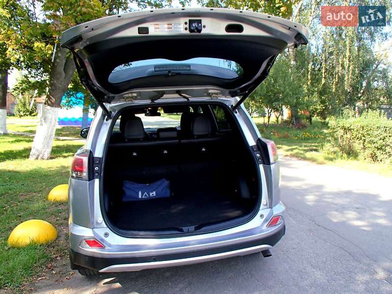 Внедорожник / Кроссовер Toyota RAV4 2016 в Харькове