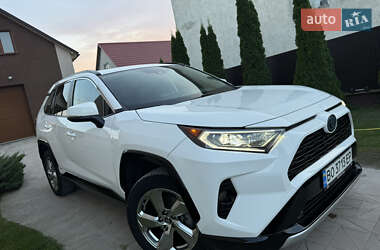 Позашляховик / Кросовер Toyota RAV4 2020 в Чорткові