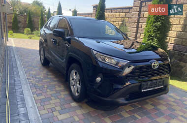 Внедорожник / Кроссовер Toyota RAV4 2021 в 