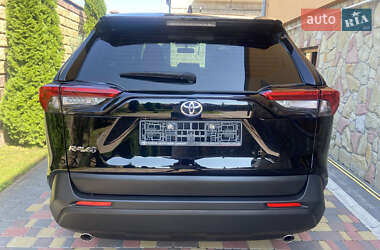 Внедорожник / Кроссовер Toyota RAV4 2021 в 