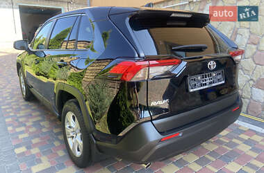 Внедорожник / Кроссовер Toyota RAV4 2021 в 