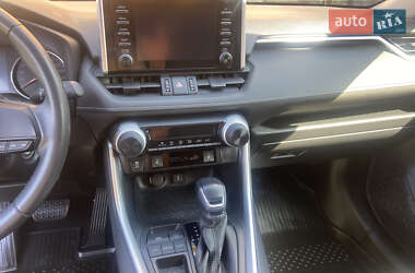 Внедорожник / Кроссовер Toyota RAV4 2021 в 