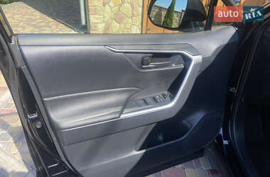 Внедорожник / Кроссовер Toyota RAV4 2021 в 