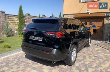 Внедорожник / Кроссовер Toyota RAV4 2021 в 