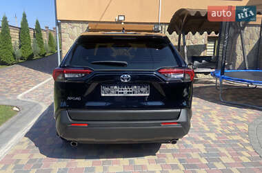 Внедорожник / Кроссовер Toyota RAV4 2021 в 