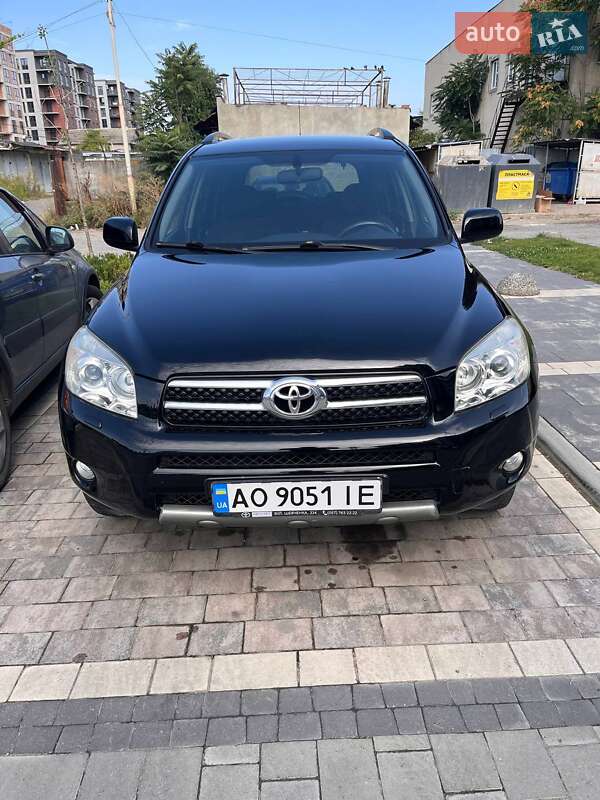 Позашляховик / Кросовер Toyota RAV4 2008 в 