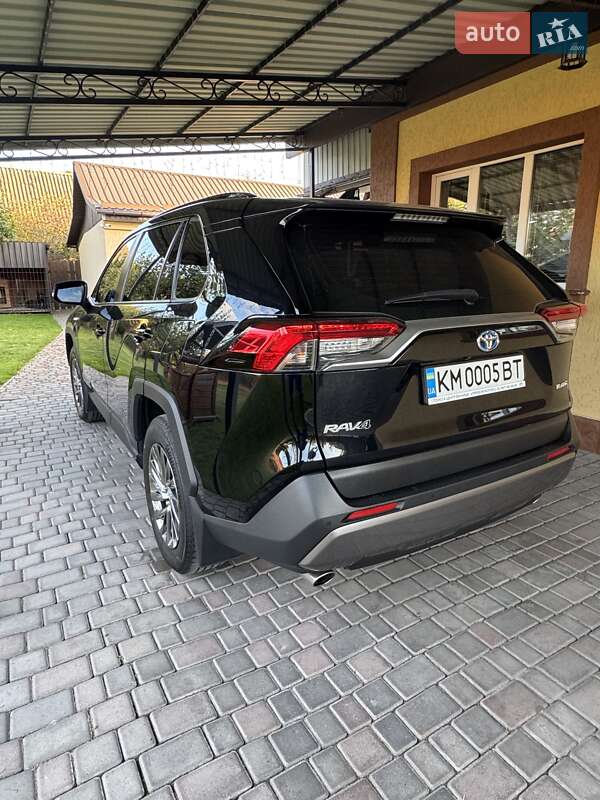 Внедорожник / Кроссовер Toyota RAV4 2020 в Коростене