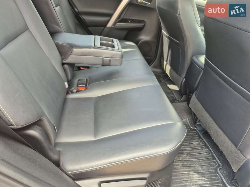 Позашляховик / Кросовер Toyota RAV4 2016 в Житомирі