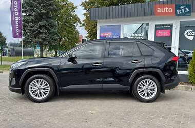 Внедорожник / Кроссовер Toyota RAV4 2020 в 
