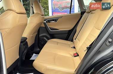 Внедорожник / Кроссовер Toyota RAV4 2020 в 