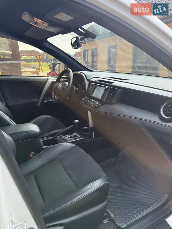 Внедорожник / Кроссовер Toyota RAV4 2018 в Сарнах фото 10 Внедорожник / Кроссовер Toyota RAV4 2018 в Сарнах