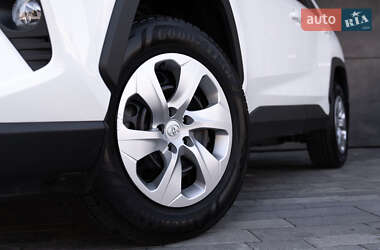 Внедорожник / Кроссовер Toyota RAV4 2022 в 