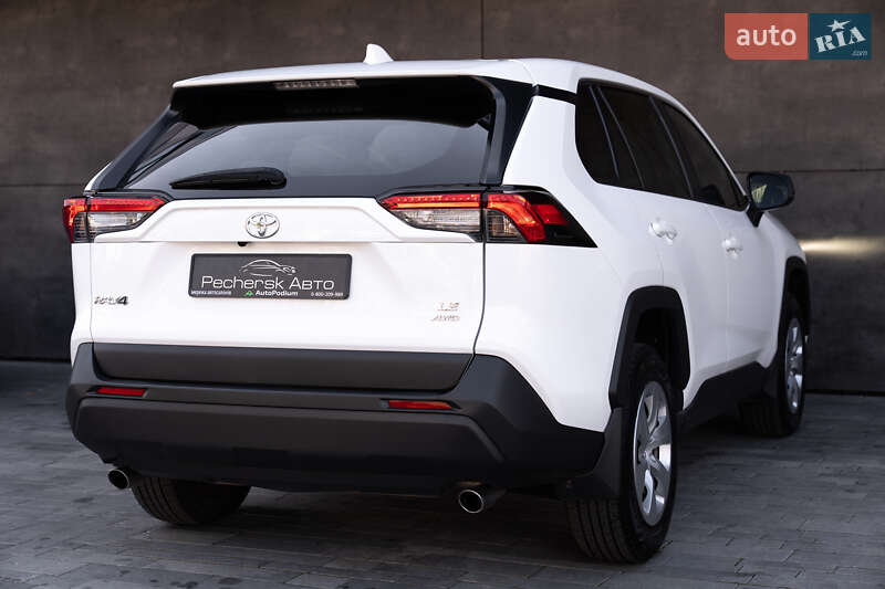 Внедорожник / Кроссовер Toyota RAV4 2022 в Киеве
