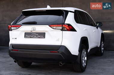 Внедорожник / Кроссовер Toyota RAV4 2022 в 