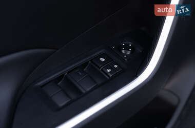 Внедорожник / Кроссовер Toyota RAV4 2022 в 
