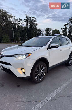Внедорожник / Кроссовер Toyota RAV4 2016 в 