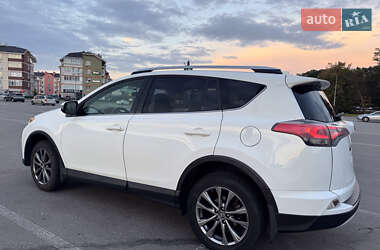 Внедорожник / Кроссовер Toyota RAV4 2016 в 