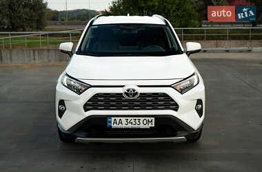 Внедорожник / Кроссовер Toyota RAV4 2018 в Киеве