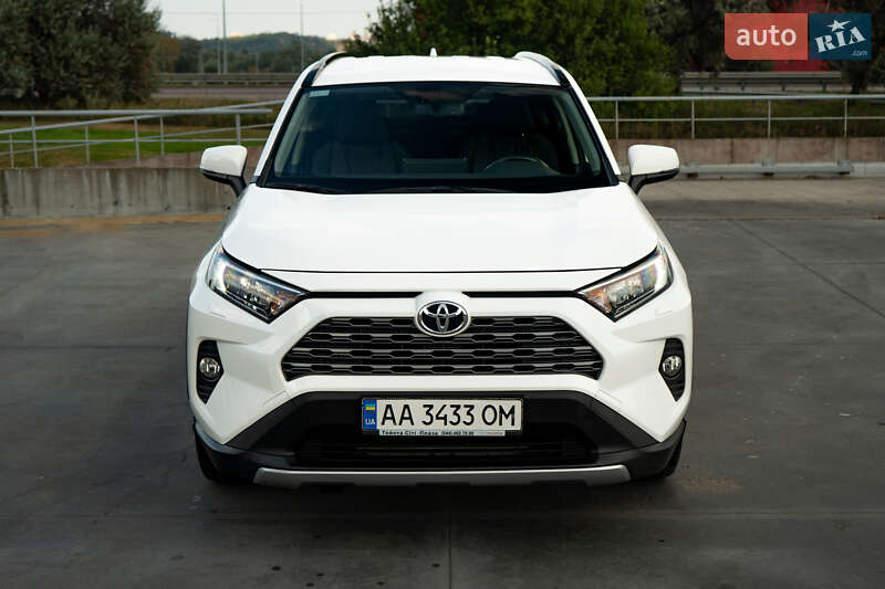 Внедорожник / Кроссовер Toyota RAV4 2018 в Киеве фото 8 Внедорожник / Кроссовер Toyota RAV4 2018 в Киеве