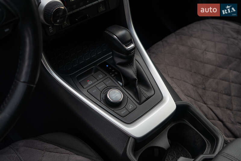 Внедорожник / Кроссовер Toyota RAV4 2018 в Киеве фото 16 Внедорожник / Кроссовер Toyota RAV4 2018 в Киеве