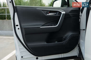 Внедорожник / Кроссовер Toyota RAV4 2018 в Киеве