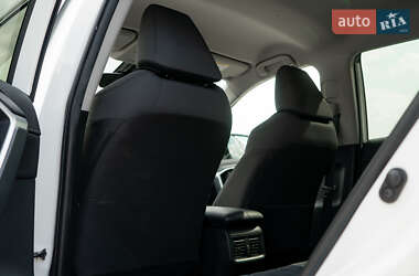 Внедорожник / Кроссовер Toyota RAV4 2018 в Киеве