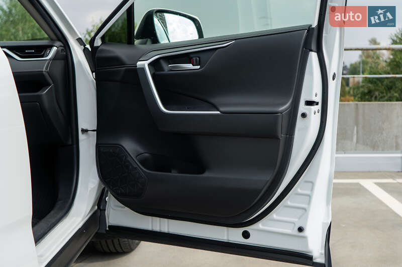 Внедорожник / Кроссовер Toyota RAV4 2018 в Киеве фото 27 Внедорожник / Кроссовер Toyota RAV4 2018 в Киеве