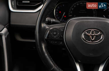 Внедорожник / Кроссовер Toyota RAV4 2018 в Киеве