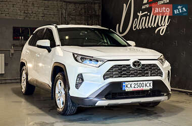 Внедорожник / Кроссовер Toyota RAV4 2021 в Харькове