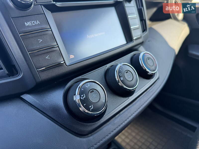 Позашляховик / Кросовер Toyota RAV4 2017 в Києві