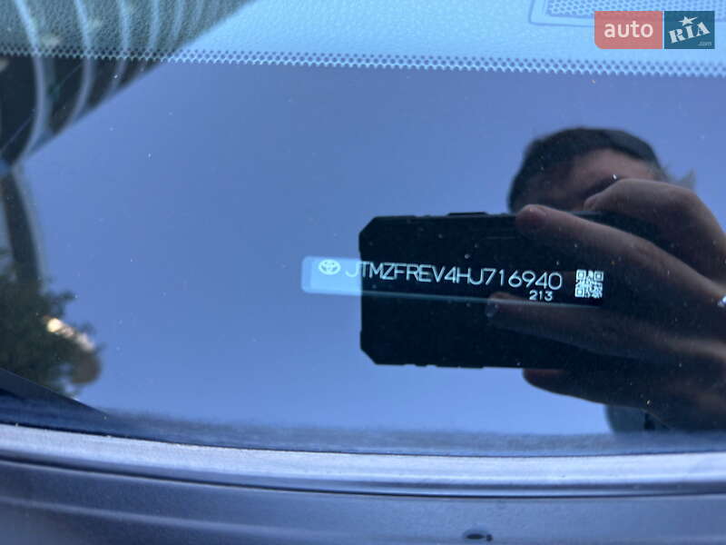 Позашляховик / Кросовер Toyota RAV4 2017 в Києві