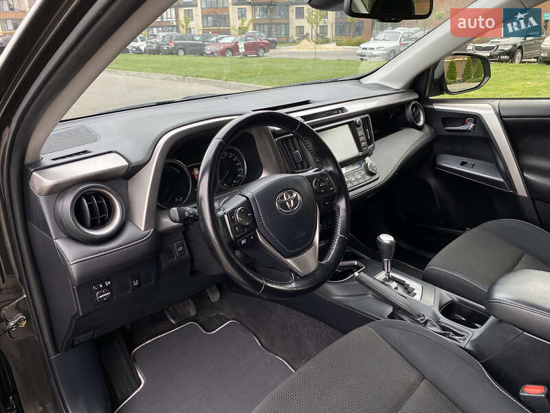 Внедорожник / Кроссовер Toyota RAV4 2016 в Житомире
