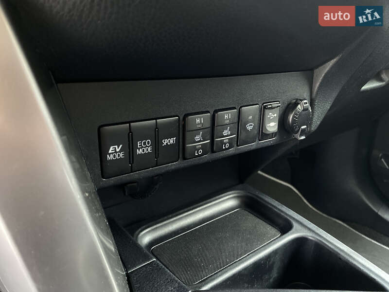 Внедорожник / Кроссовер Toyota RAV4 2016 в Житомире