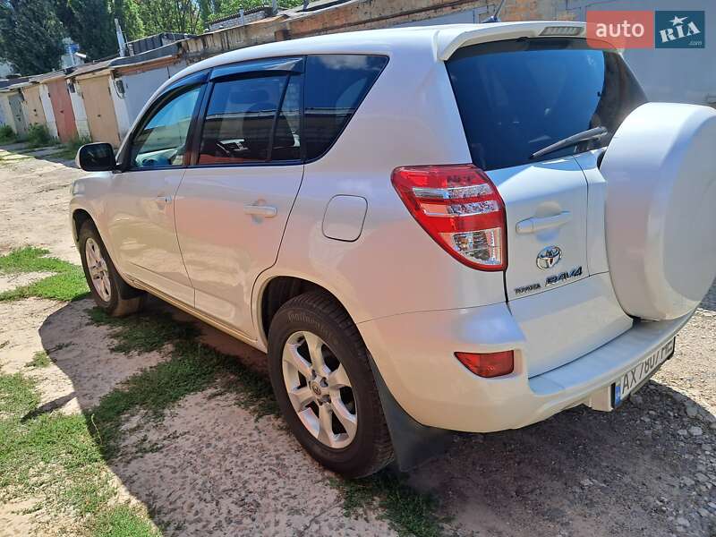 Внедорожник / Кроссовер Toyota RAV4 2010 в Харькове
