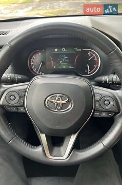Позашляховик / Кросовер Toyota RAV4 2021 в 