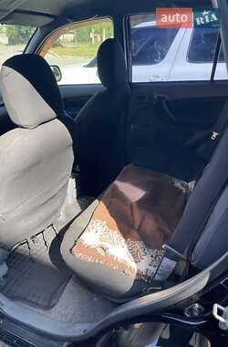 Внедорожник / Кроссовер Toyota RAV4 2002 в 