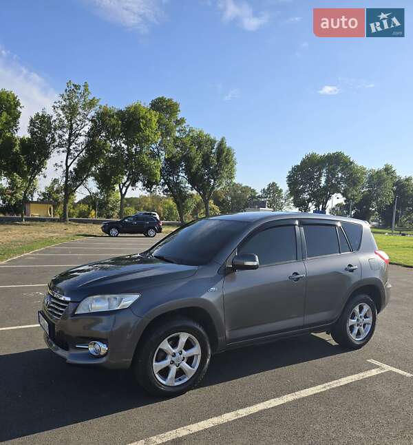 Внедорожник / Кроссовер Toyota RAV4 2011 в Шполе