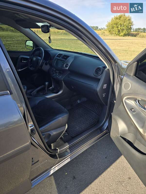 Внедорожник / Кроссовер Toyota RAV4 2011 в Шполе