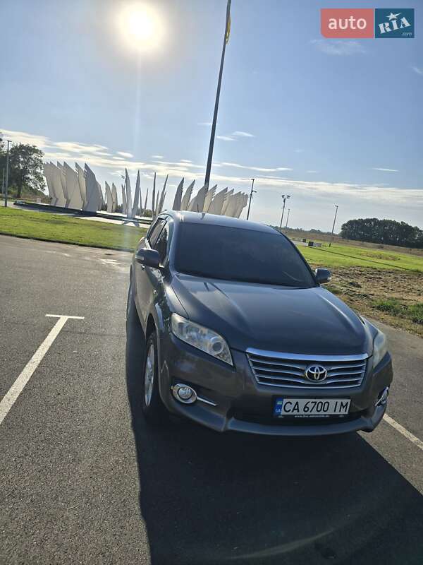 Внедорожник / Кроссовер Toyota RAV4 2011 в Шполе