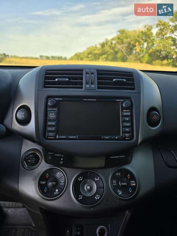 Внедорожник / Кроссовер Toyota RAV4 2011 в Шполе