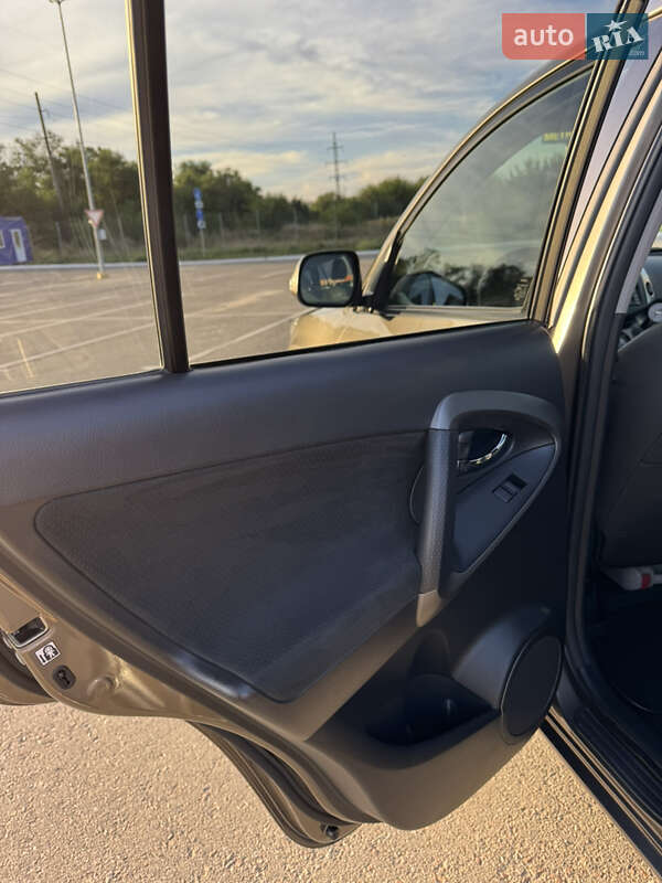 Позашляховик / Кросовер Toyota RAV4 2012 в Запоріжжі