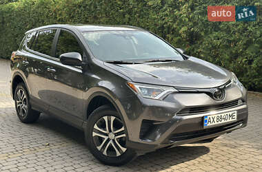 Внедорожник / Кроссовер Toyota RAV4 2017 в 