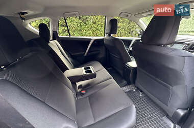 Внедорожник / Кроссовер Toyota RAV4 2017 в 