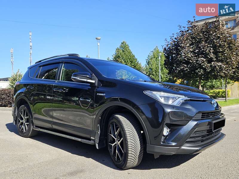 Внедорожник / Кроссовер Toyota RAV4 2017 в 