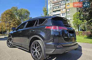 Внедорожник / Кроссовер Toyota RAV4 2017 в 