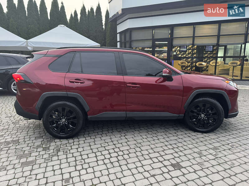 Позашляховик / Кросовер Toyota RAV4 2020 в Львові